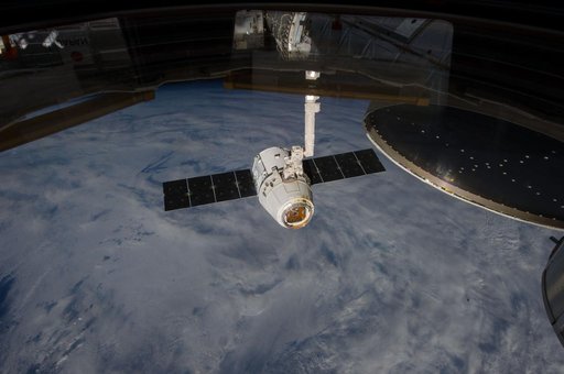 Unberthed Dragon CRS-2 grappled by SSRMS
