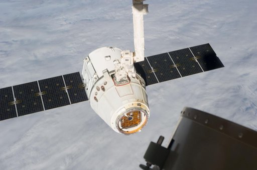 Unberthed Dragon CRS-2 grappled by SSRMS