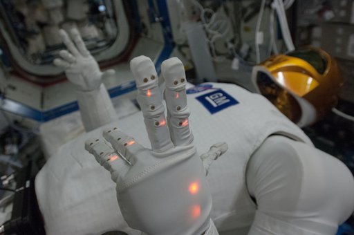 Robonaut 2 during TeleOps in the US Lab