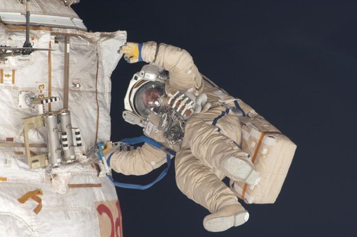 Romanenko during Russian EVA 32