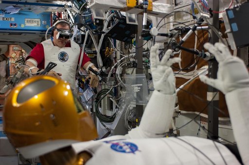 Marshburn conducts Robonaut 2 TeleOps