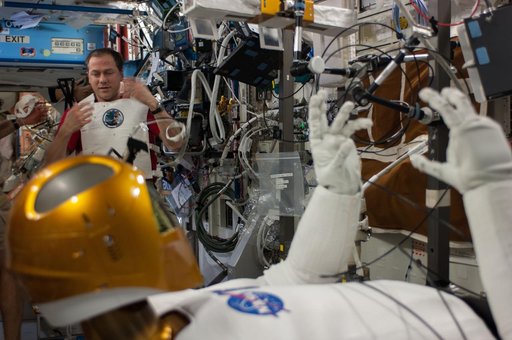 Marshburn concludes Robonaut 2 TeleOps