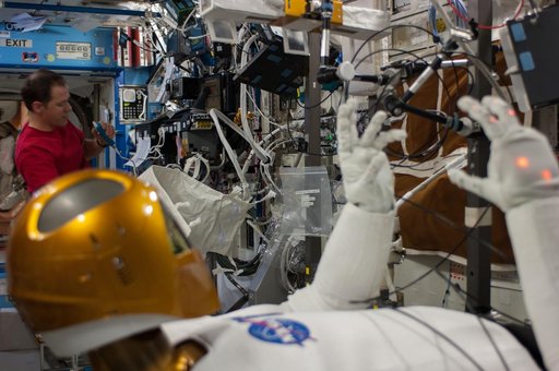 Marshburn concludes Robonaut 2 TeleOps