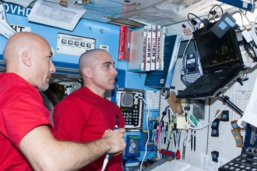 Parmitano and Cassidy in U.S. Lab
