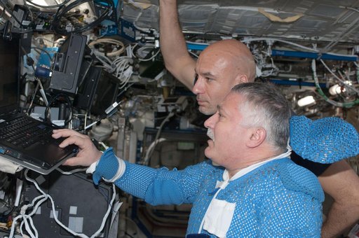 Parmitano and Yurchikhin in U.S. Laboratory