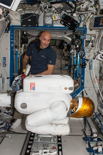 Parmitano with Robonaut 2