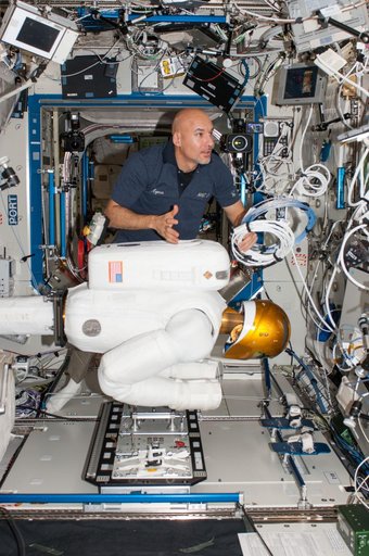 Parmitano with Robonaut 2