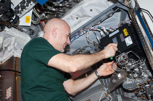 Parmitano in U.S. Laboratory