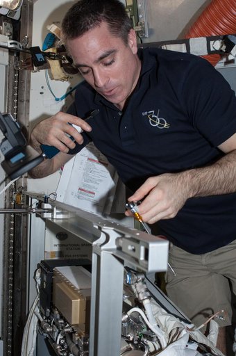 Quest airlock with malfunctioning EMU