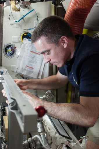 Quest airlock with malfunctioning EMU