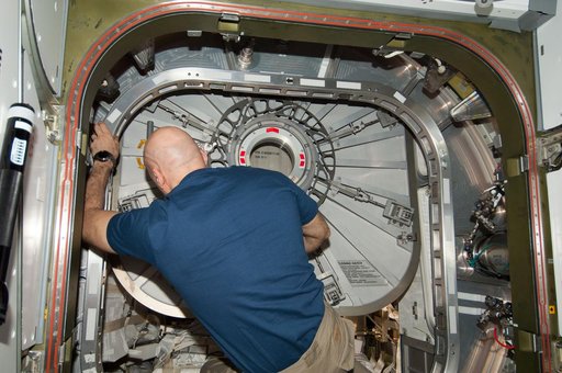HTV-4 hatch closing