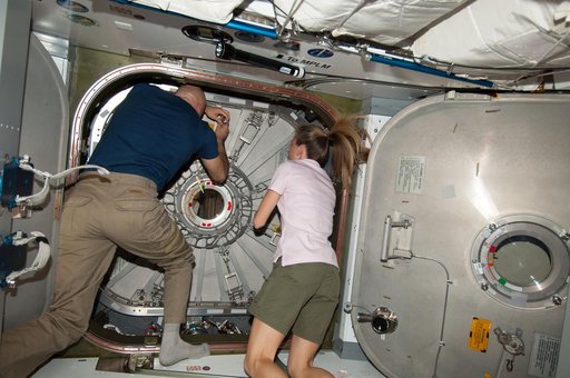 HTV-4 hatch closing