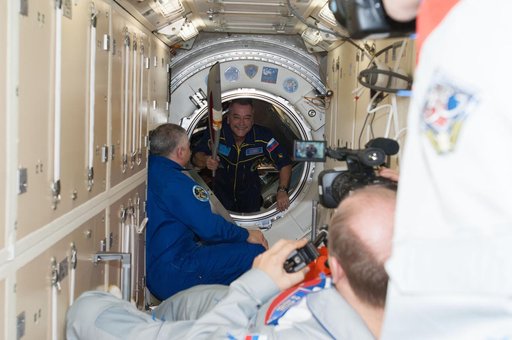 Expedition 37 crew in MRM1 to welcome Expedition 38 crew