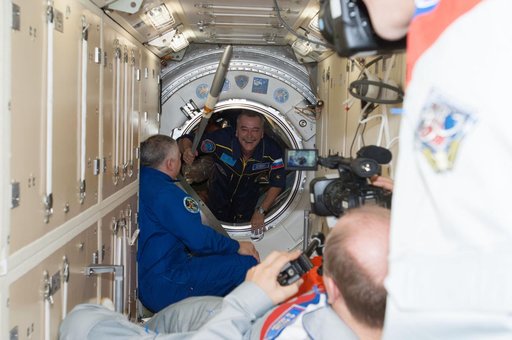 Expedition 37 crew in MRM1 to welcome Expedition 38 crew