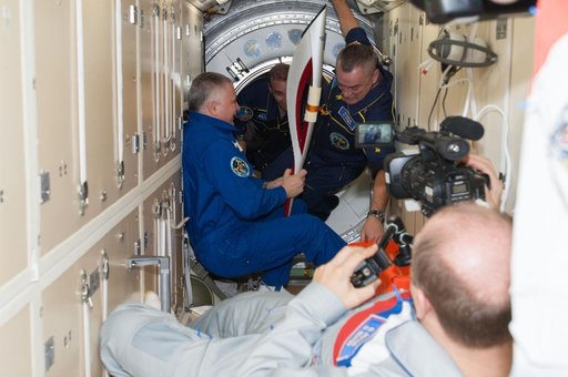 Expedition 37 crew in MRM1 to welcome Expedition 38 crew