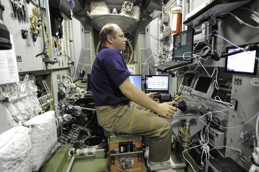 Kotov practices the manual docking techniques with the TORU