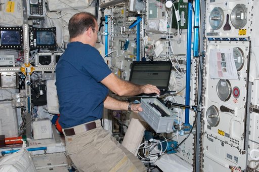 Mastracchio assembles the Experiment Container in the Columbus Module
