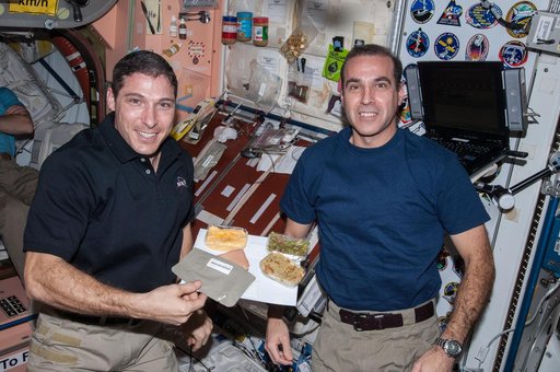 Hopkins and Mastracchio enjoy meal in the Node 1