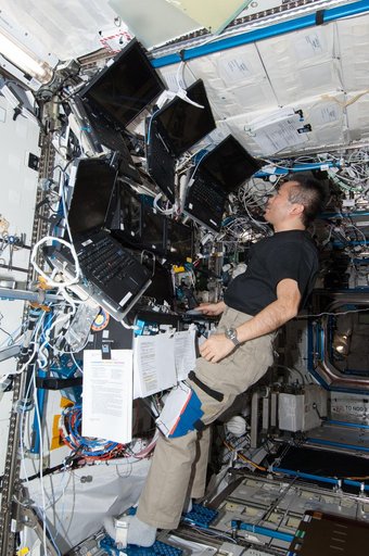 Wakata at the SSRMS,RWS in the U.S. Laboratory