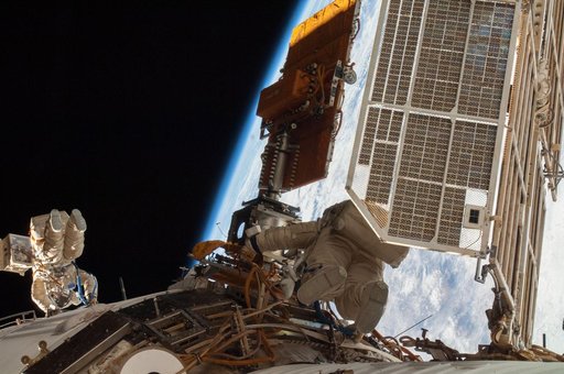 iss038e022888