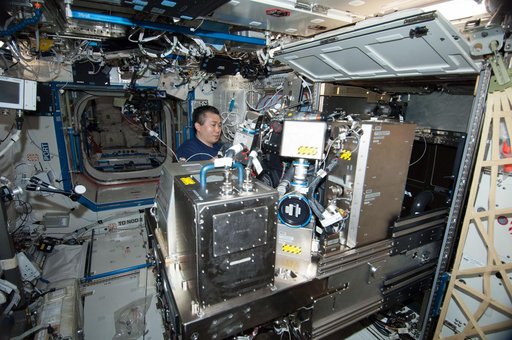 Wakata working on the CIR