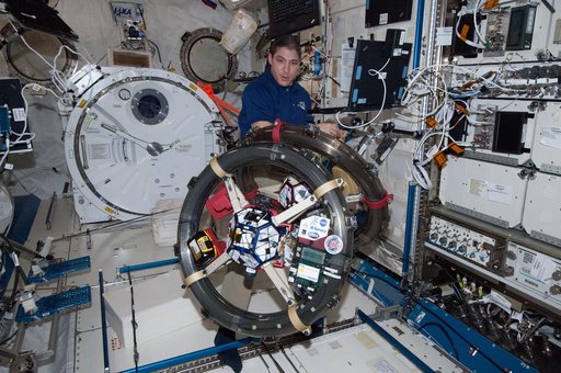Hopkins works with SPHERES-Rings Experiment