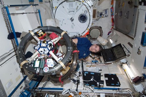 Hopkins works with SPHERES-Rings Experiment