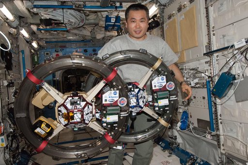 Hopkins works with SPHERES-Rings Experiment
