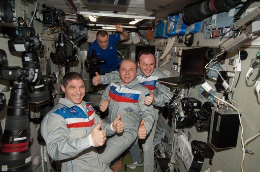 Expedition 38 crewmembers in the SM