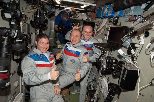 Expedition 38 crewmembers in the SM