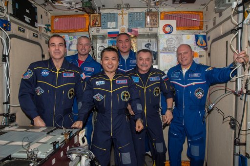 Expedition 39 Crewmembers Inflight Portrait