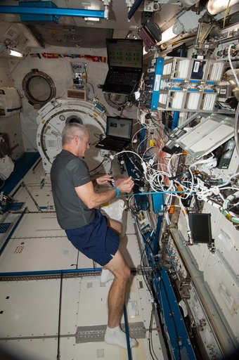 NanoRacks Biorack Experiment Container and Controller Installation (Manual)