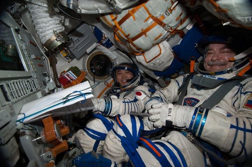 Wakata and Tyurin during Sokol Leak Check