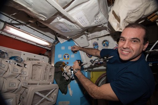 Mastracchio signs Mission Patch in A/L