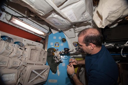 Mastracchio signs Mission Patch in A/L