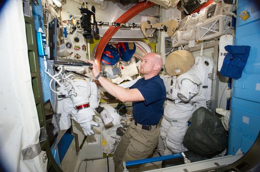 Extravehicular Mobility Unit (EMU) 3003 checkout
