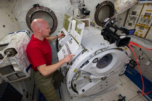 Gerst depressurized Kibo for Cubesat deployment