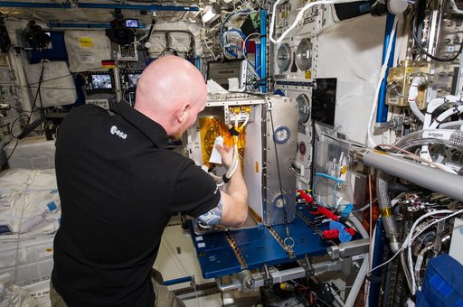 Gerst works with the EML hardware in the Columbus Module