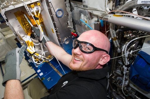 Gerst works with the EML hardware in the Columbus Module