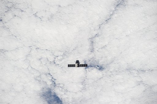 Space X-4 Dragon commercial cargo approaches the ISS