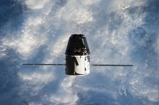 Space X-4 Dragon commercial cargo approaches the ISS