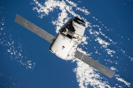 Space X-4 Dragon commercial cargo approaches the ISS