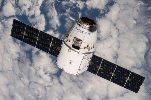 Space X-4 Dragon commercial cargo approaches the ISS