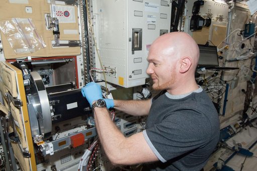 Gerst working at the CMS-2 Rack in the JPM