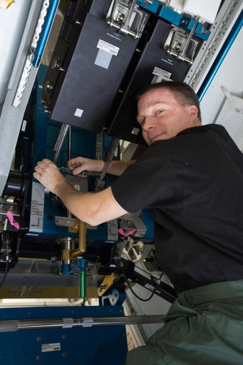 iss042e095633