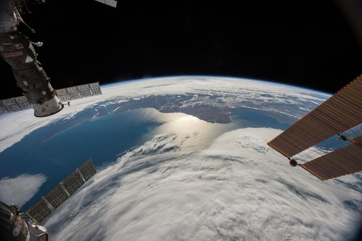 iss042e158854