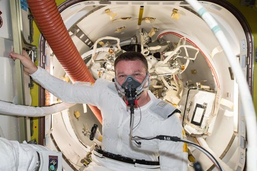 iss042e287700