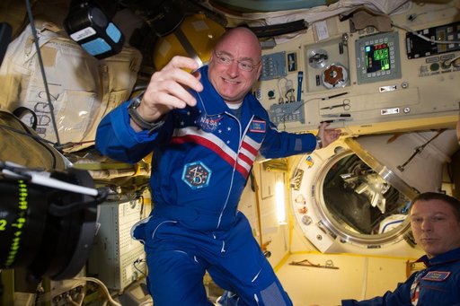 Hatch opening of the Soyuz TMA-16M