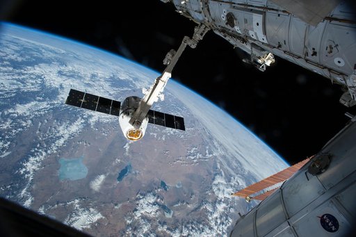 Dragon Spacecraft grappled by SSRMS