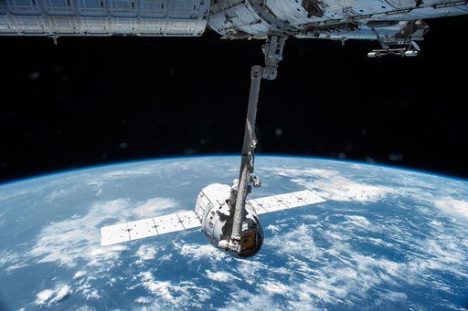 SpaceX (SpX)-6 Dragon spacecraft move to berth sequence